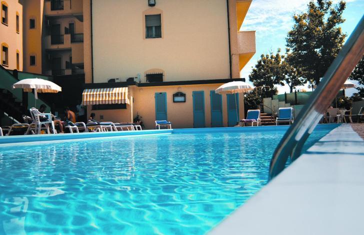 Hotel Garden Cesenatico Exterior photo