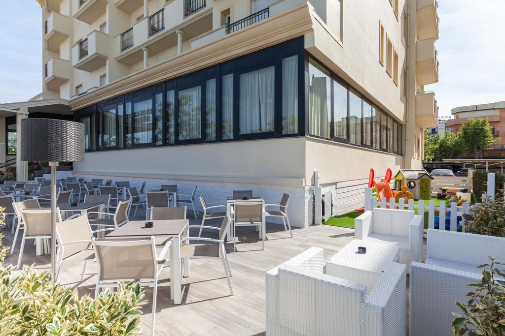 Hotel Garden Cesenatico Exterior photo